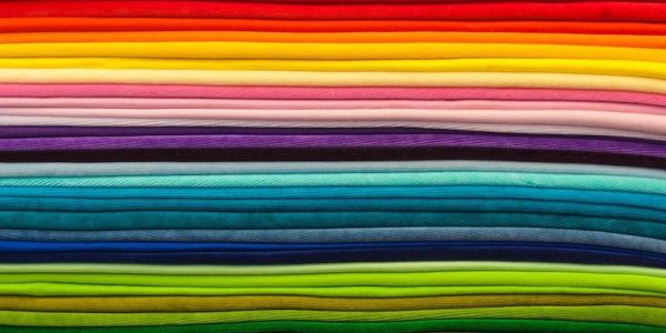 Colori e tendenze moda 2023 per l'estate: i consigli per le aziende