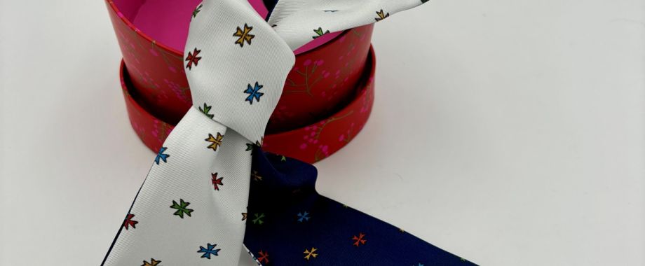 Twilly bianco e blu con disegni di croci