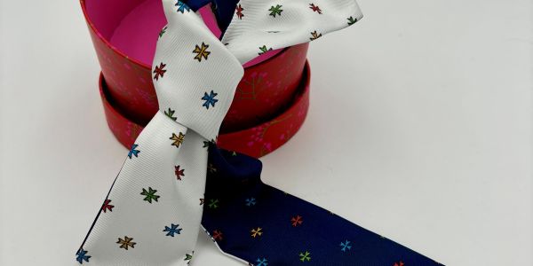 Twilly bianco e blu con disegni di croci