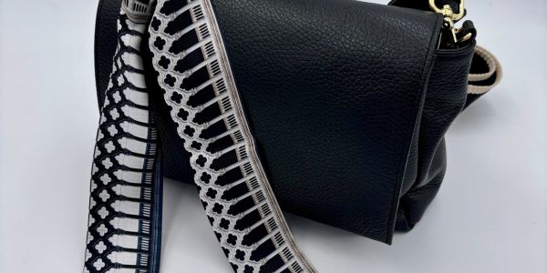 Twilly bianco e nero con disegno di architettura