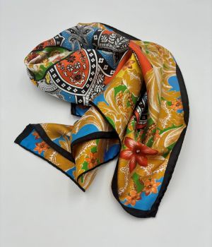 Foulard nero e dorato con disegni di fiori