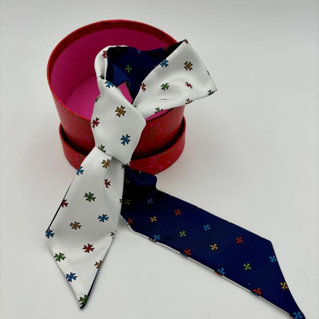 Twilly blanc et bleu à motifs de croix