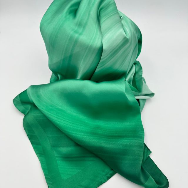 Green foulard