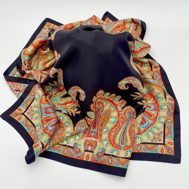 Black printed foulard