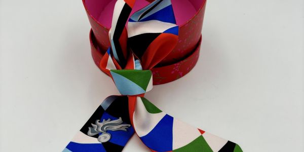 Twilly colorato con motivi geometrici