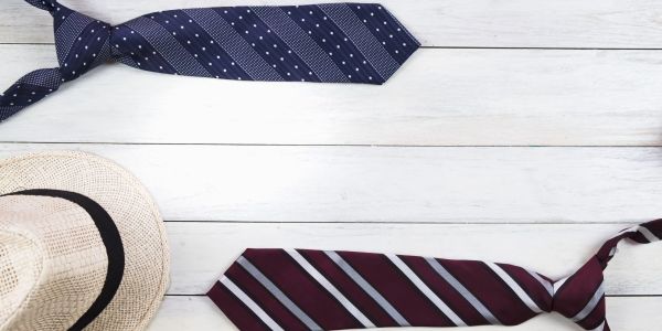 Cravatte e foulard estivi tessuti pregiati per l'estate