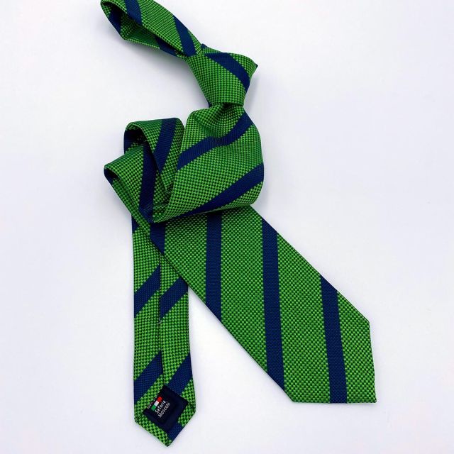 Cravatta verde a righe diagonali blu